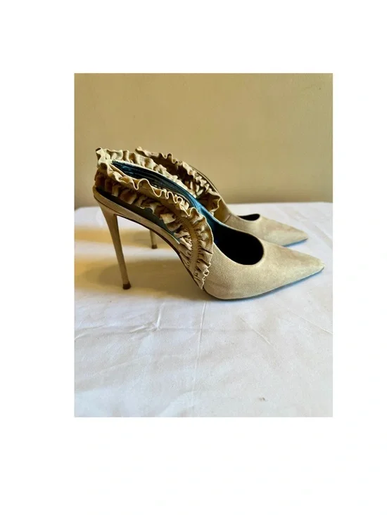 New York and Company Ruffle Stilettos - Picture 1 of 9